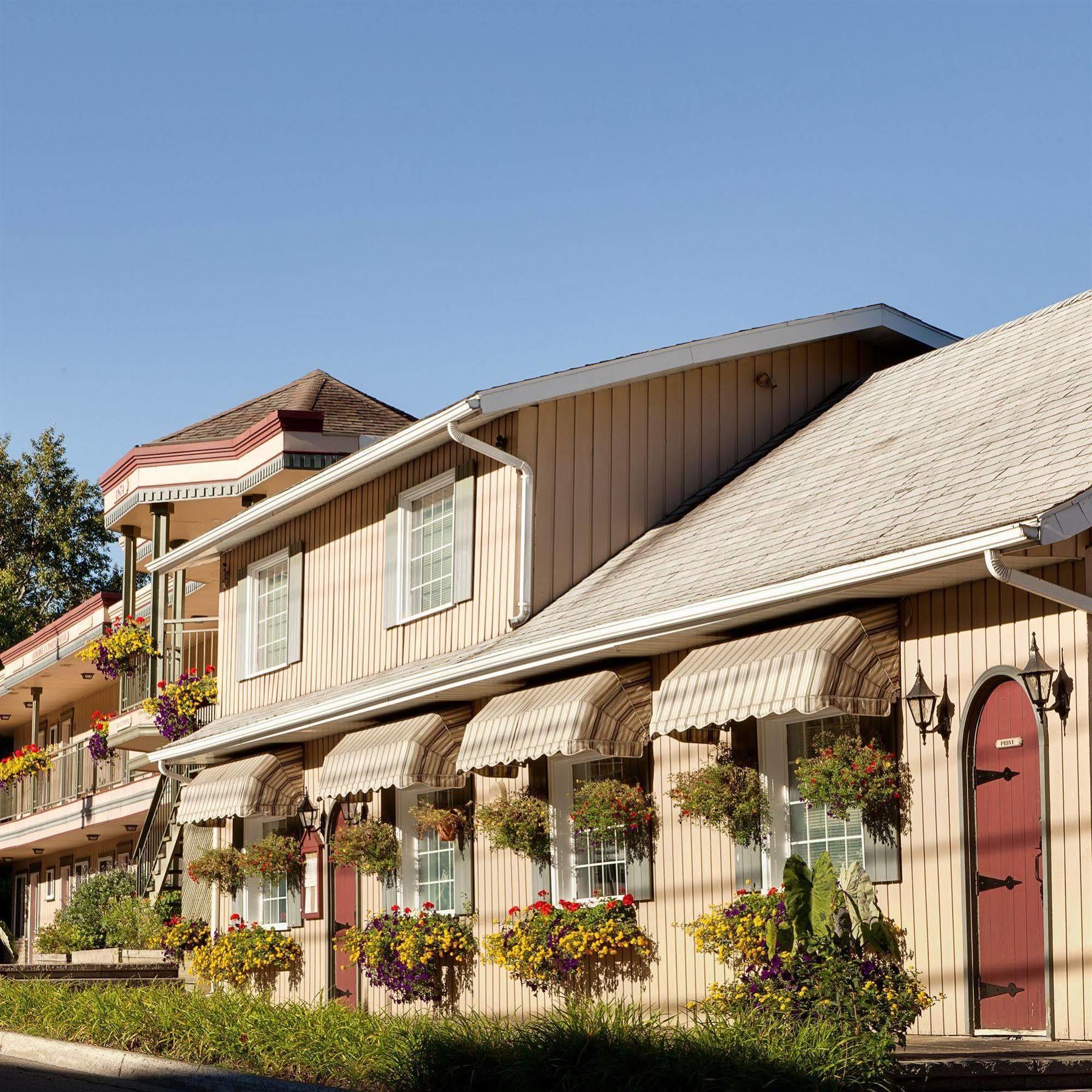 Auberge La Porte Rouge Mont-Tremblant Exterior photo