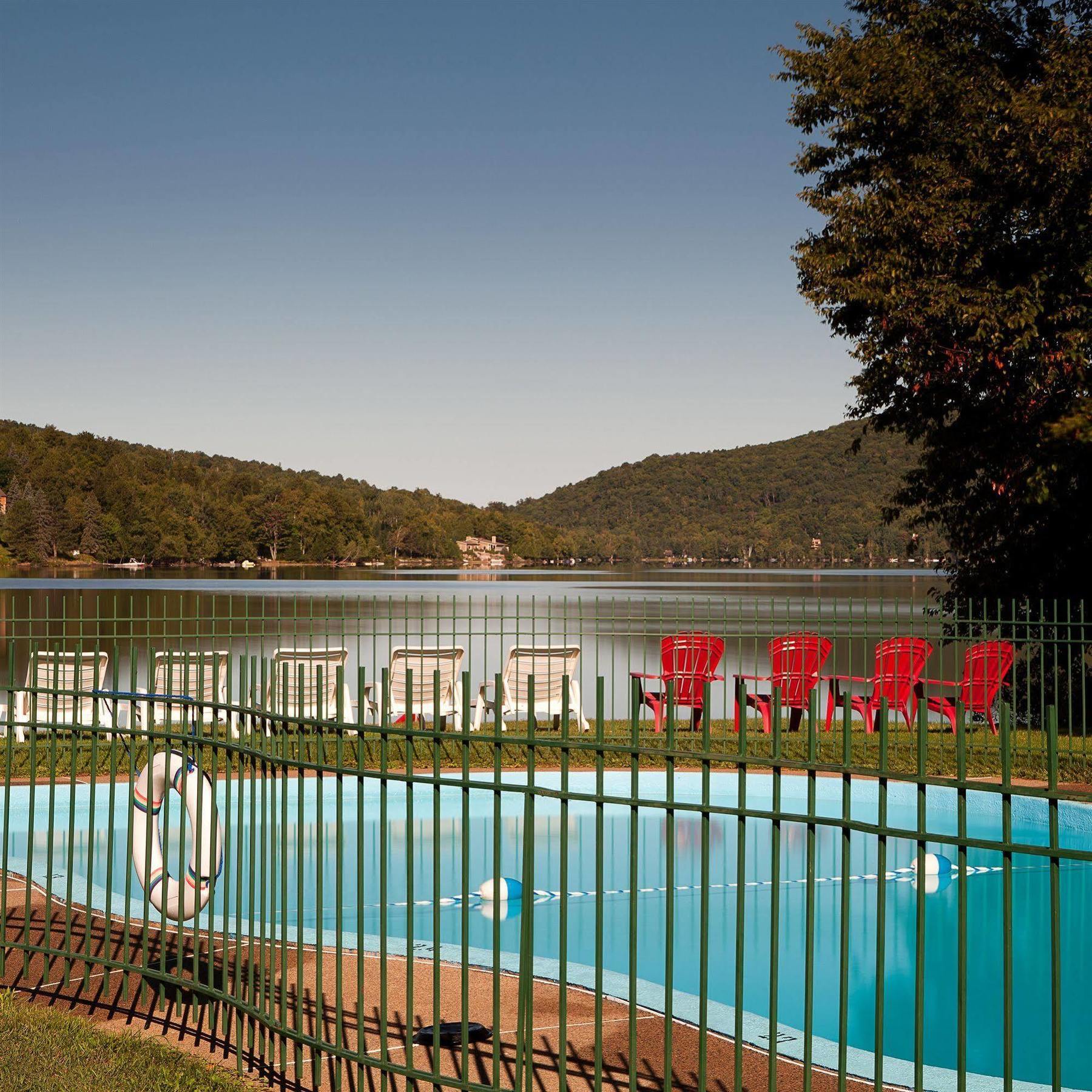 Auberge La Porte Rouge Mont-Tremblant Exterior photo
